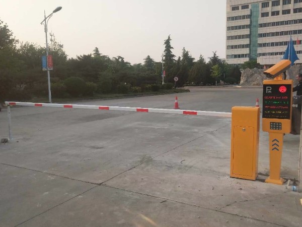 智能停車場管理系統:提升停車場管理效率，節省停車時間、輕松停車